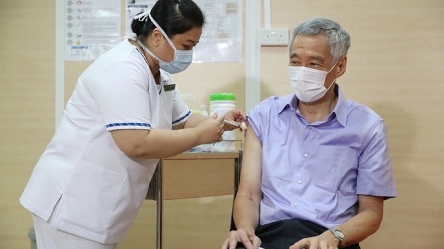 Singapore đối mặt nguy cơ Covid-19 từ chợ dân sinh, Nhật Bản nhận đơn xin hộ chiếu vaccine